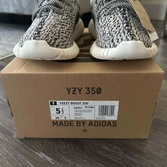 Yeezy Boost 350 Turtle Dove - Picture 6 of 8